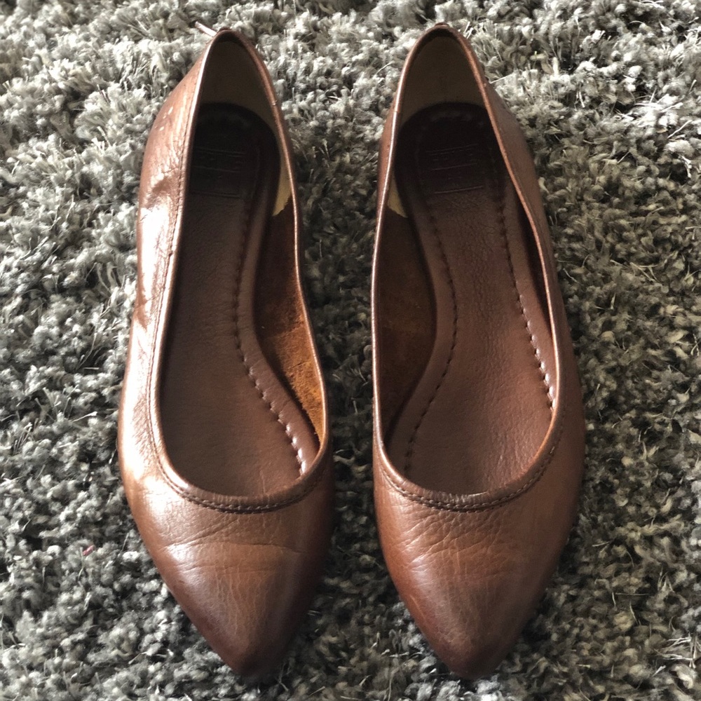 Frye brown flats!